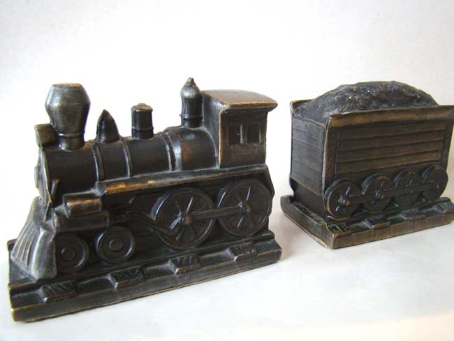A rare pair of vintage Locomotive and coal tender bookends circa 1925 — image 2